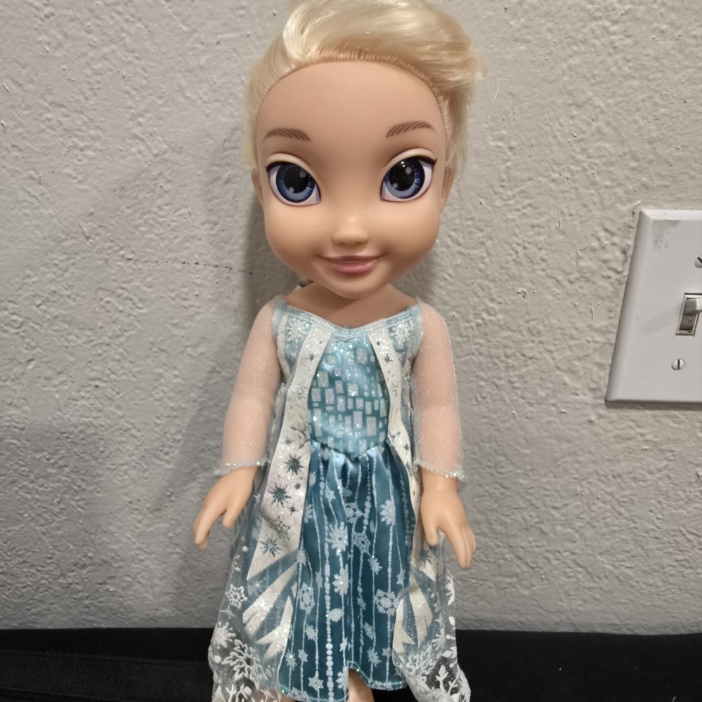 DISNEY FROZEN PRINCESS TODDLER Doll